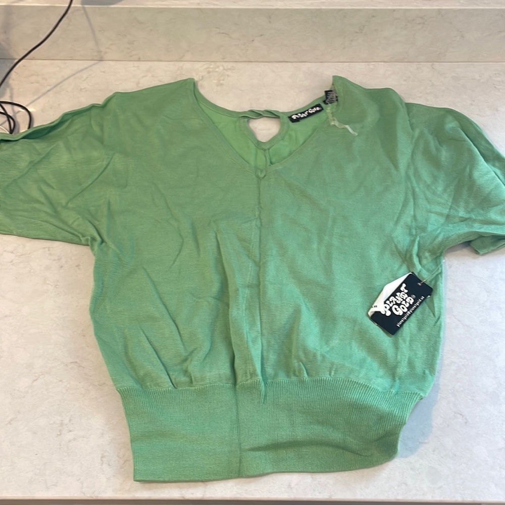Short sleeved green v neck sweater